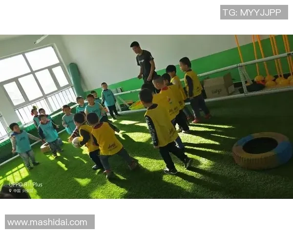 教足球操提升青少年身体素质与团队合作能力的有效方法与实践探讨 教足球操提升青少年身体素质与团队合作能力的有效方法与实践探讨