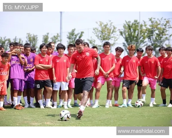 狗爷足球带你领略足球的魅力与激情,感受运动的快乐与团队的力量 狗爷足球带你领略足球的魅力与激情,感受运动的快乐与团队的力量